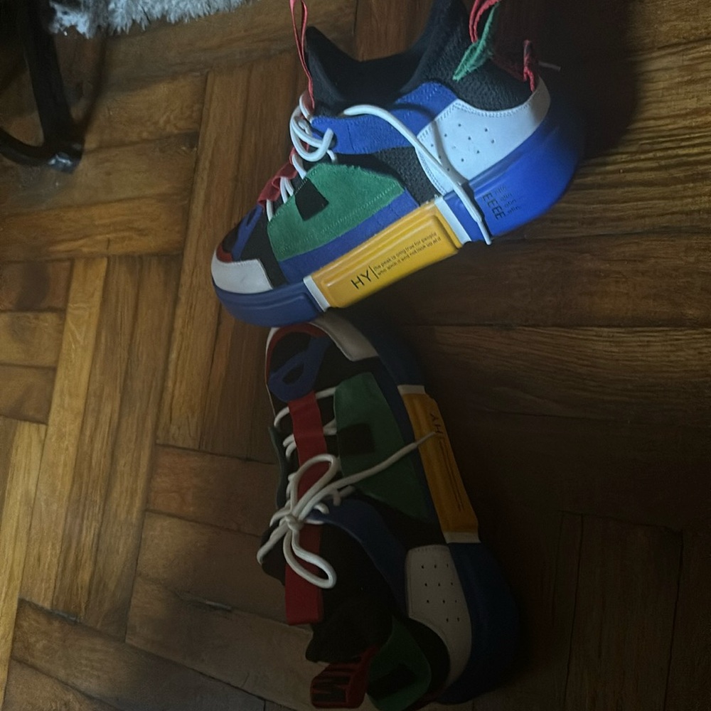 New pair of sneakers never been worn men sneakers street wear size 42
